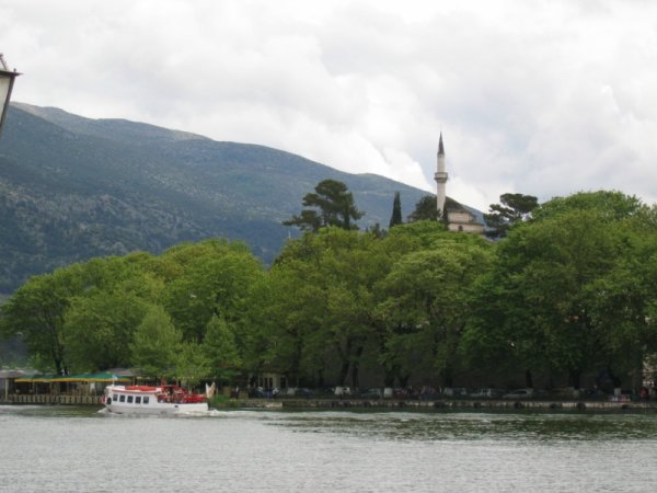 fichier 20060501_1137_lac_ionannina_minaret-0.jpg