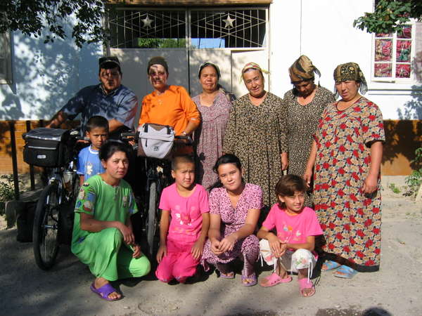 fichier 20060621_0439_heberges_uchkurgan_voisins-0.jpg