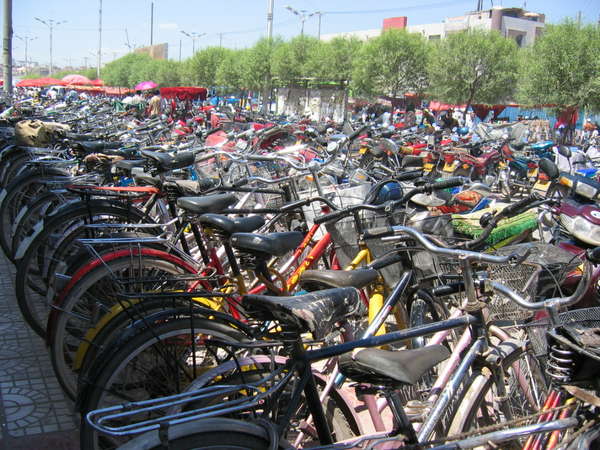 fichier 20060716_075537_parking_velo_marche_dimanche-0.jpg