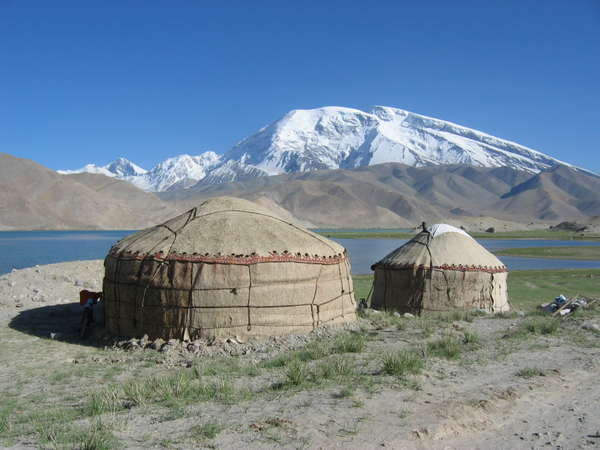 fichier 20060724_134919_lastpix_chine_notre_yourte_bord_lac_karakul-0.jpg