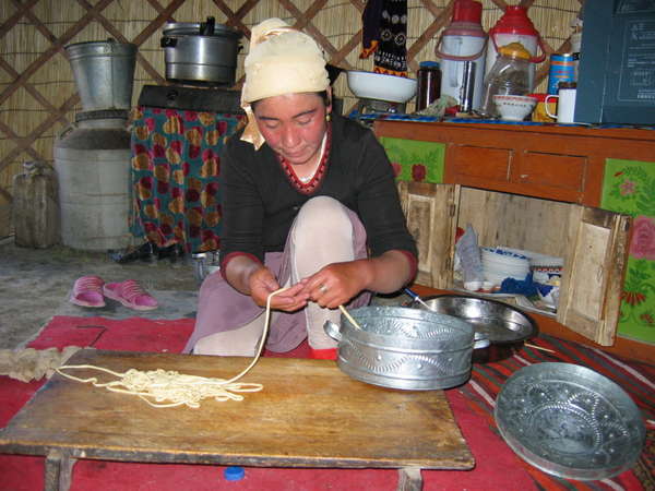 fichier 20060725_153435_lastpix_chine_fabrication_de_laghmen_dans_yourte-0.jpg