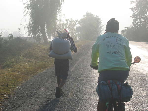 fichier 20061117_1200_0458_route_mugling_fardeau-0.jpg