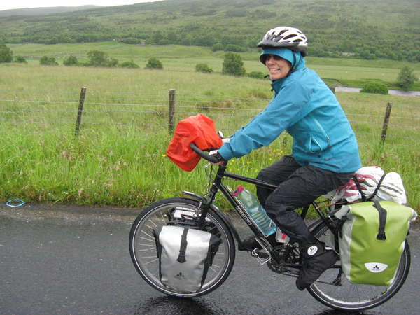 fichier 0980_IMG_0337_Pomme_souriante_sous_la_pluie-0.jpg